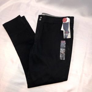 NWT Levi’s On The Move Skinny Jeans, 33x28